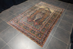 Lot 607
