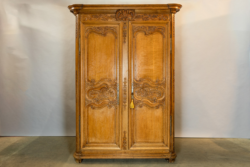Lot 823