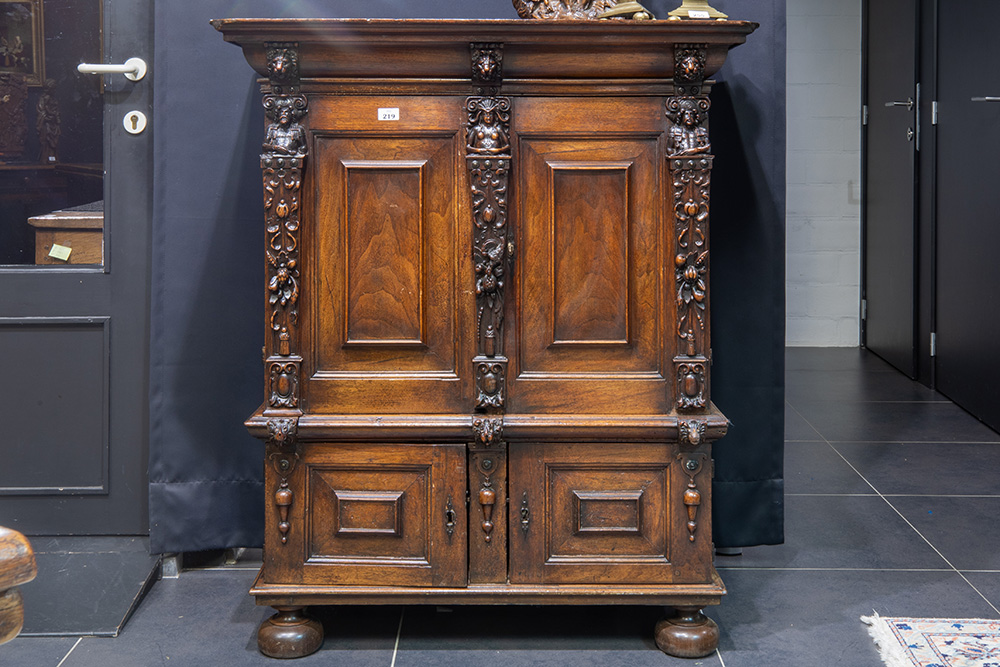 Lot 219