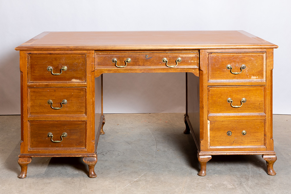 Lot 573