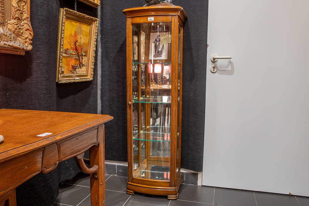 Lot 889